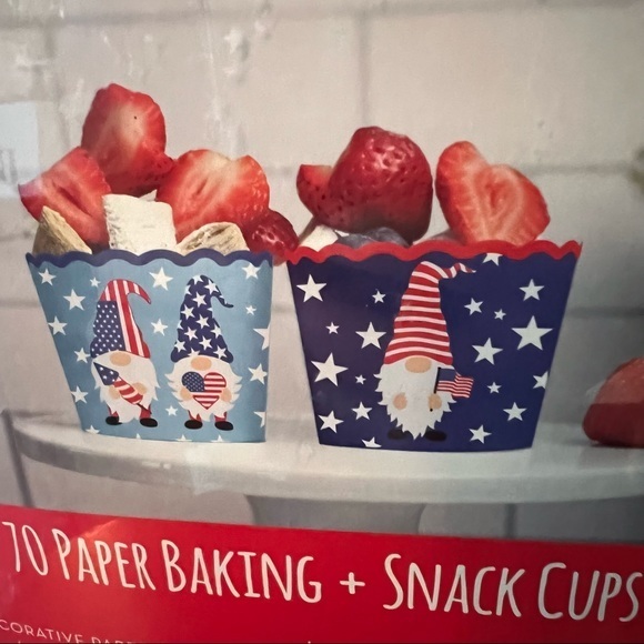 Gnome patriotic paper baking & snack cups 70 count new in box - Picture 2 of 3